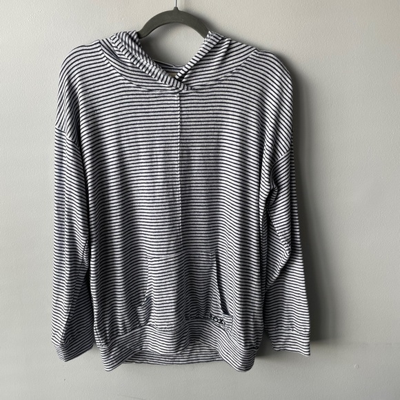 Roxy Sweaters - Roxy Comfy Soft Sweatshirt NEVER WORN!